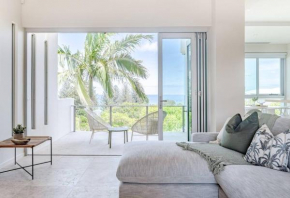 The Platinum Luxury Villa ~ Walk to Beach, Village